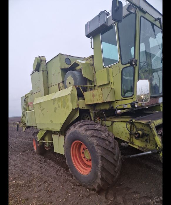 Claas mega 208 204 kombaj zbożowy dominator 105 przystawka kukurydzy