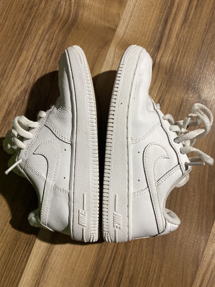 Buty białe Nike r 30