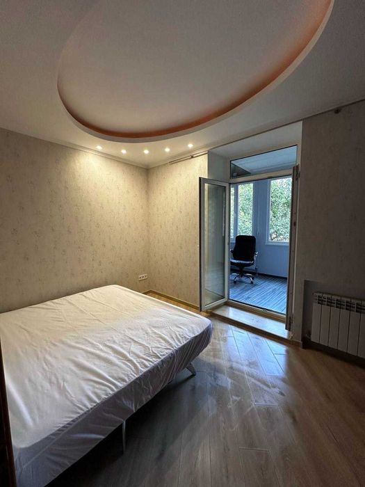 Сдам длительно 3-комнатную квартиру в центре!