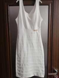Сукня приталена біла