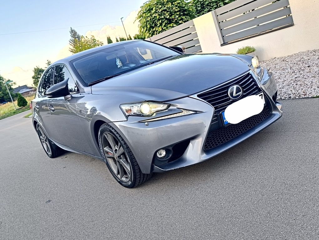 Lexus is300 hybrid 5.5l/100 zamiana