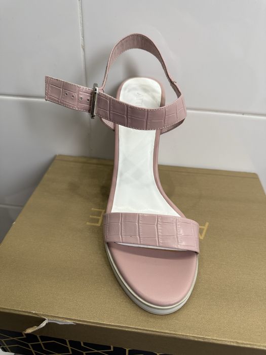 нові босоніжки (міратон, атізаре, шкіра)