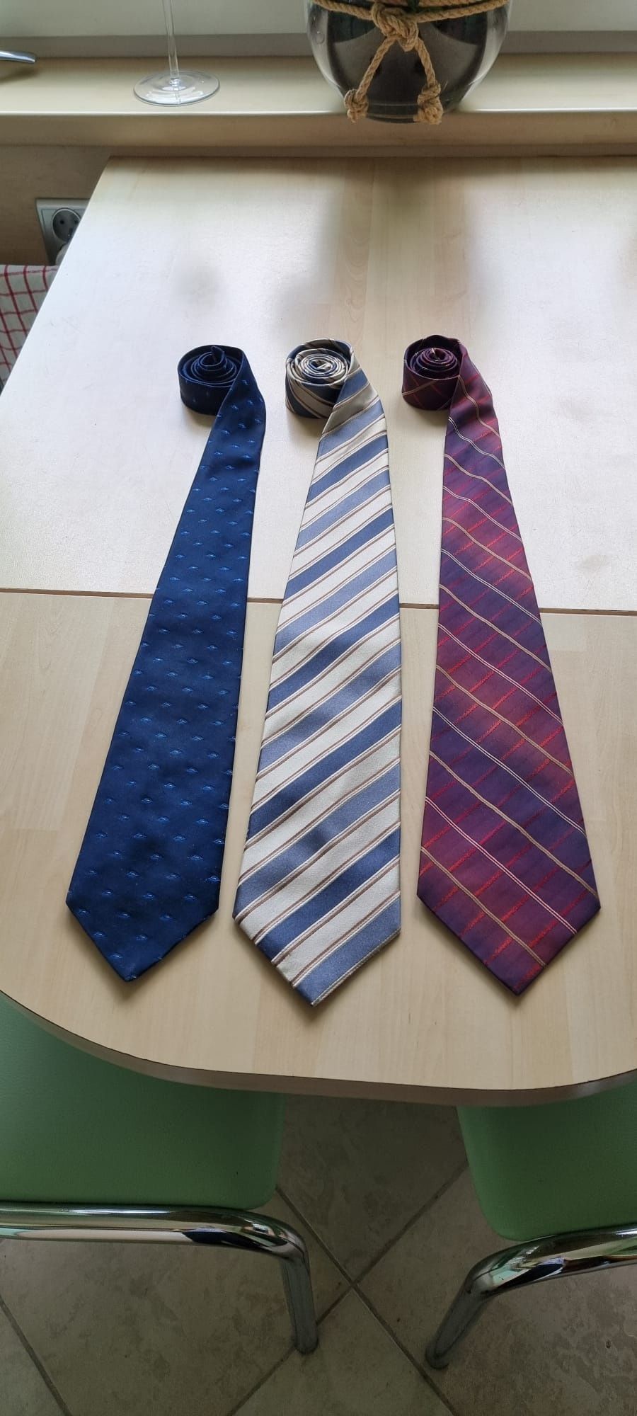 Wyprzedaż krawatów - komplet 3 sztuk