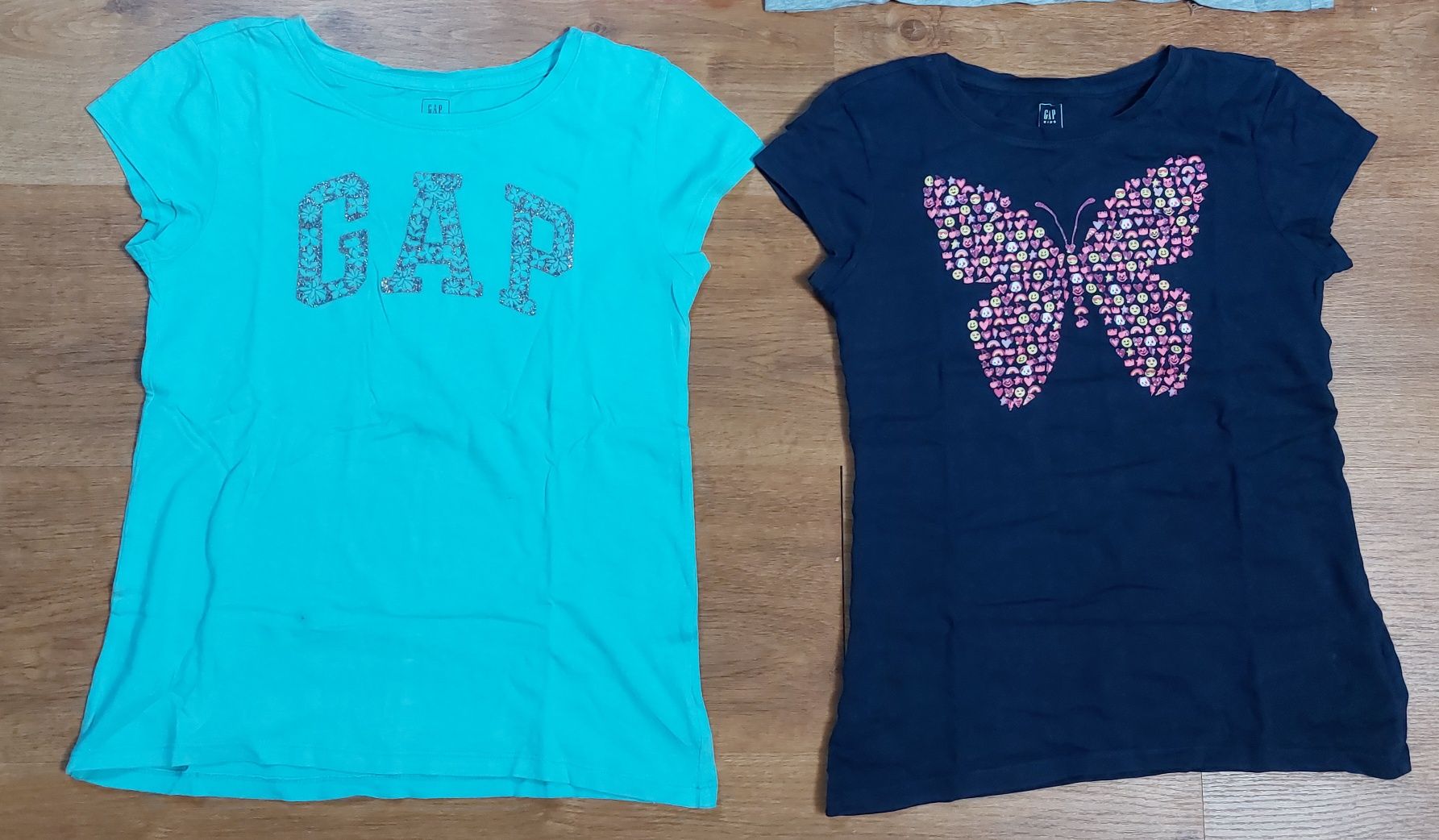 4  Tshirts da marca GAP para menina de 10 anos.