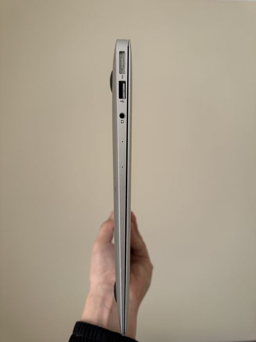 Продам Macbook Air 13” 2015p
