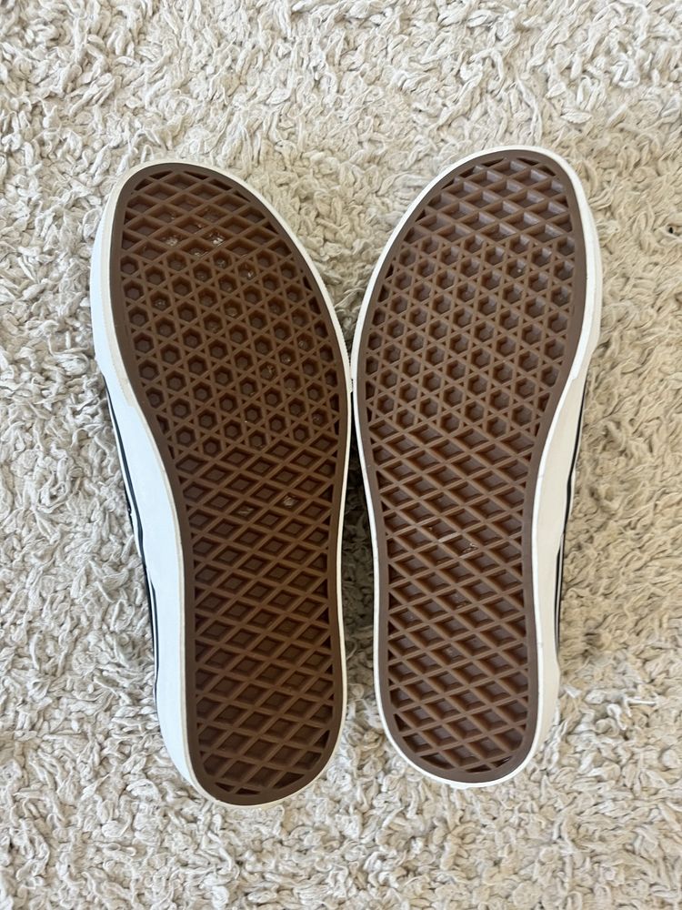 Sapatos Vans Não usados.