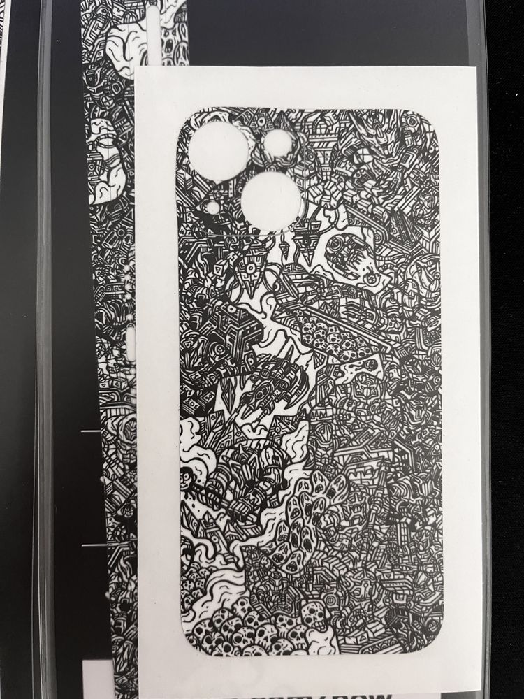 Dbrand skin iPhone 13 Mini (Robot Camo)