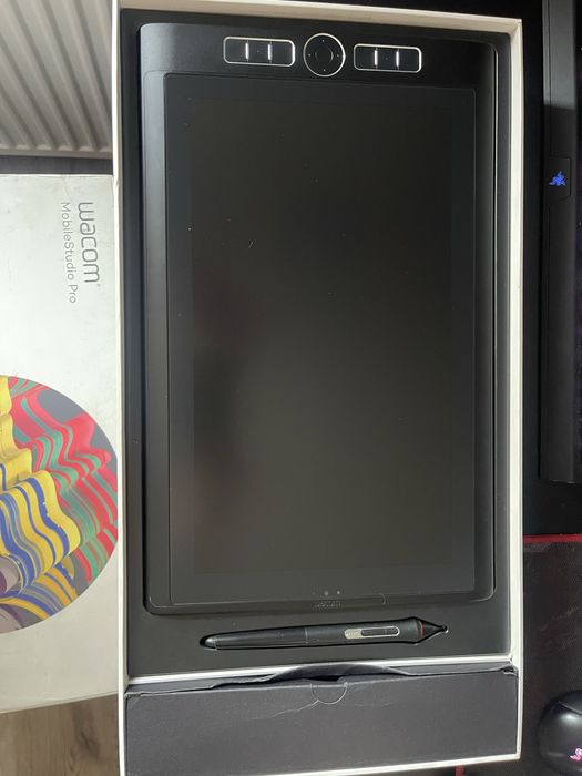 Wacom MobileStudio Pro 13, intel core i7, 8gb Ram, 256gb SSD