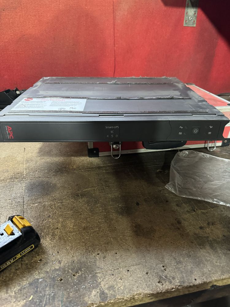 Пристрій безперебійного живлення Smart-UPS SC 450VA Rack/ Tower APC