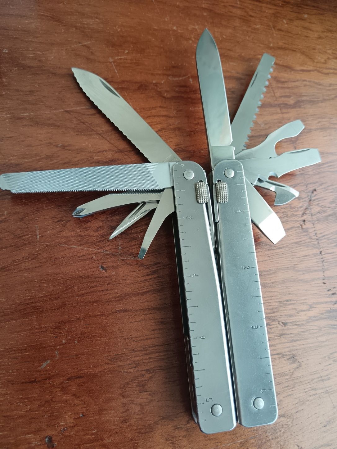 Ferramenta Victorinox Swiss Tool.
Tamanho grande.
Em estado