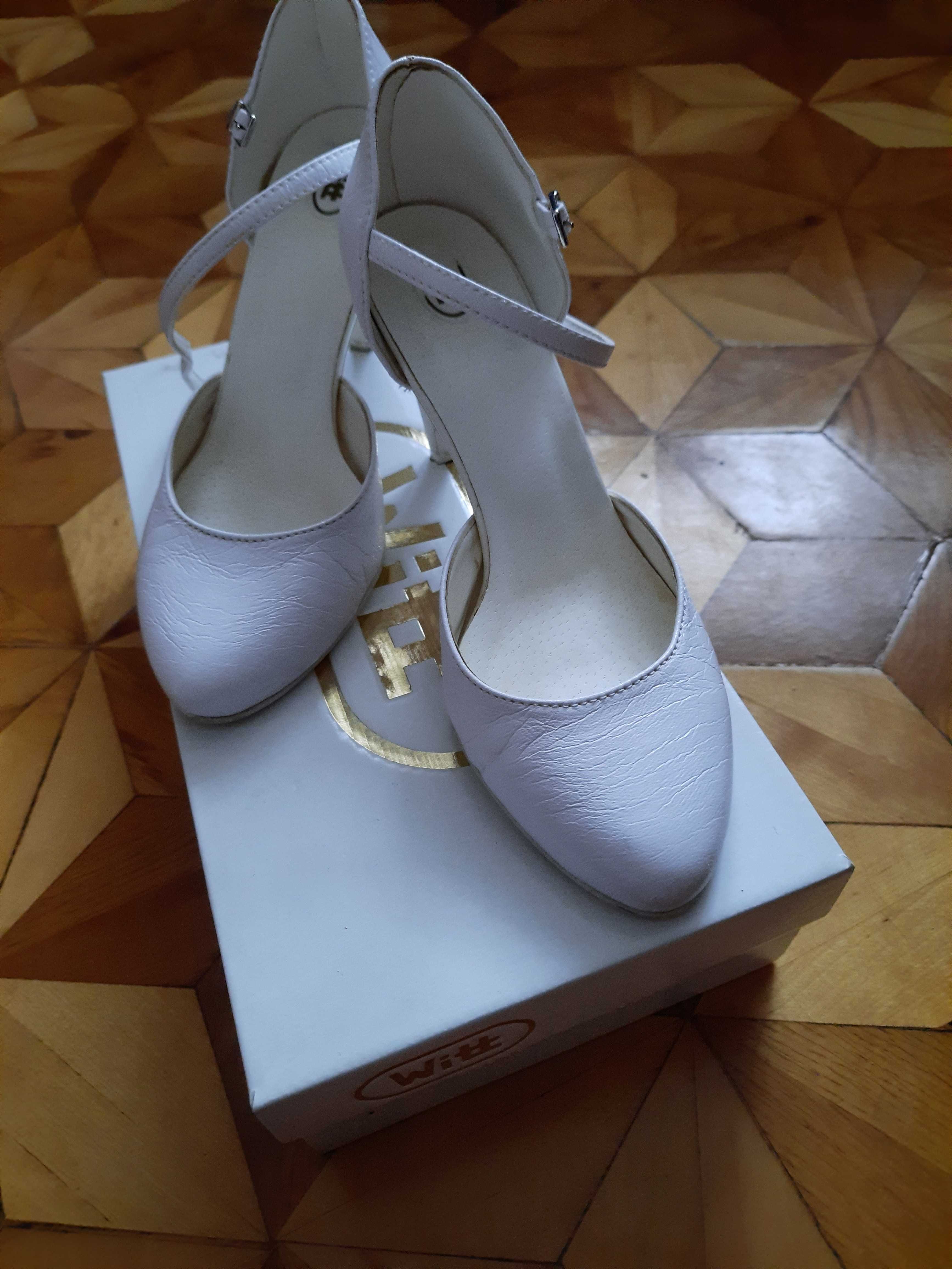 Buty daskie ślubne