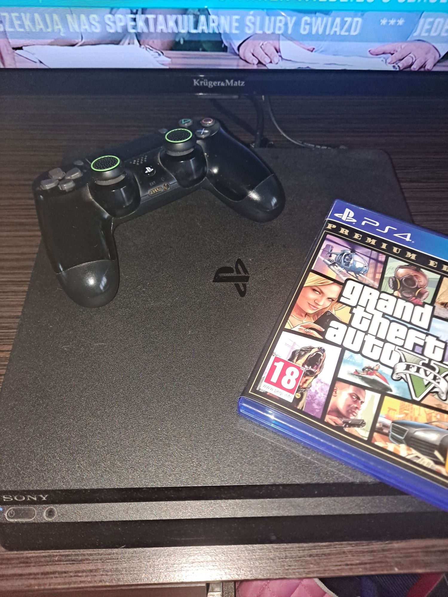 Konsola ps4 slim stan bardzo dobry