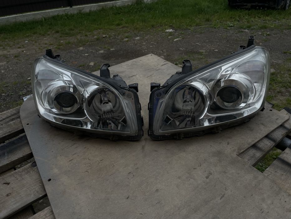 Фари Toyota raw 4 2006 р.