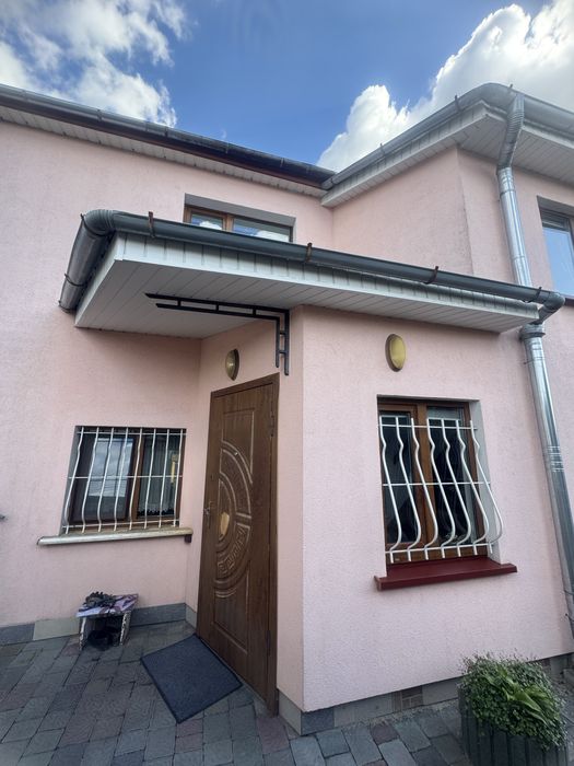 Продам 2/3 будинка в м. Сокаль