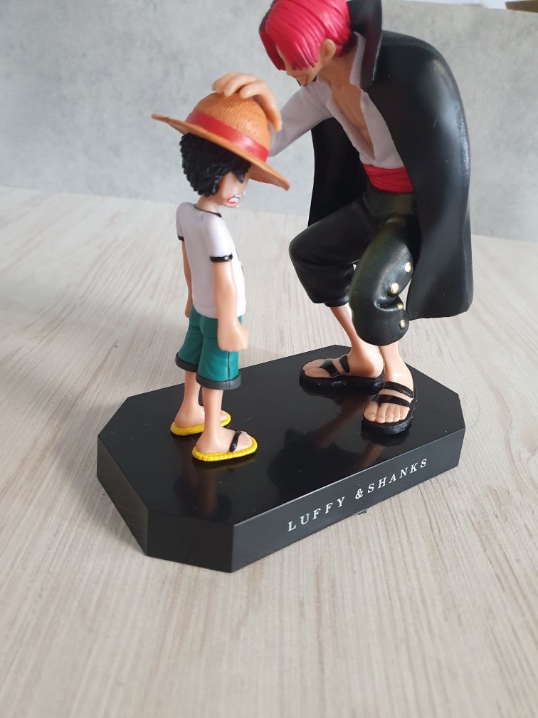 Anime One Piece Cztery Cesarze Shanks dzieciństwo kapelusz słomkowy Ru