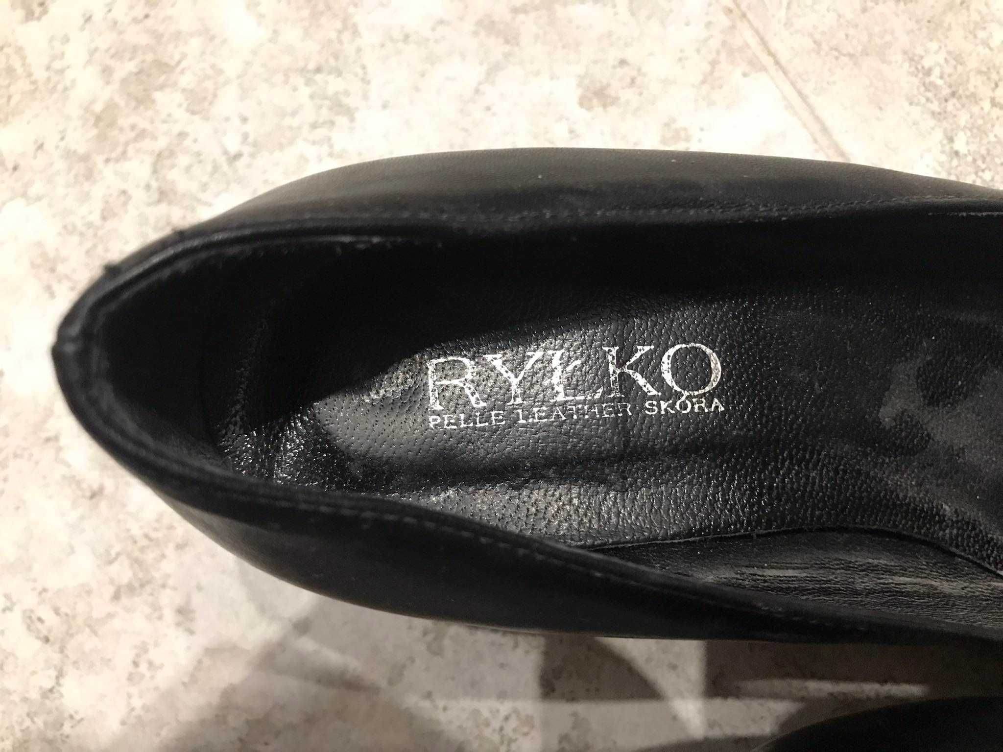 Czarne buty na niedużym obcasie RYŁKO rozmiar 37
