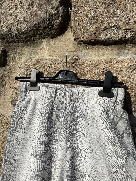 Calças estilo culotte em padrão cobra