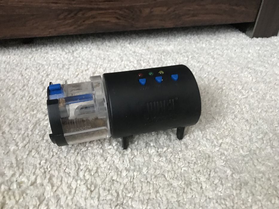 KARMNIK czasowy do akwarium