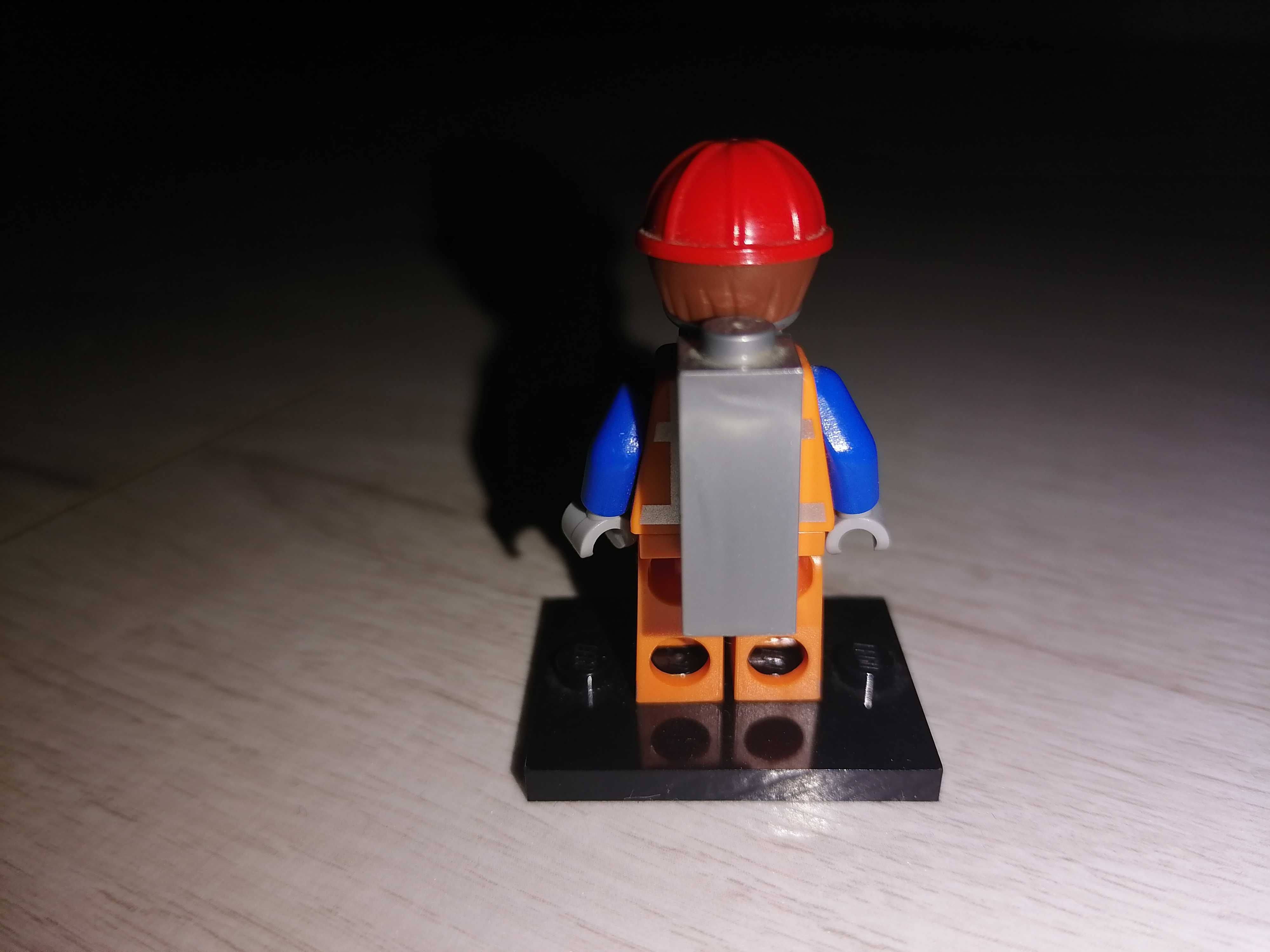 Lego Minifigurka Robot Emmet 70816 (tlm063)