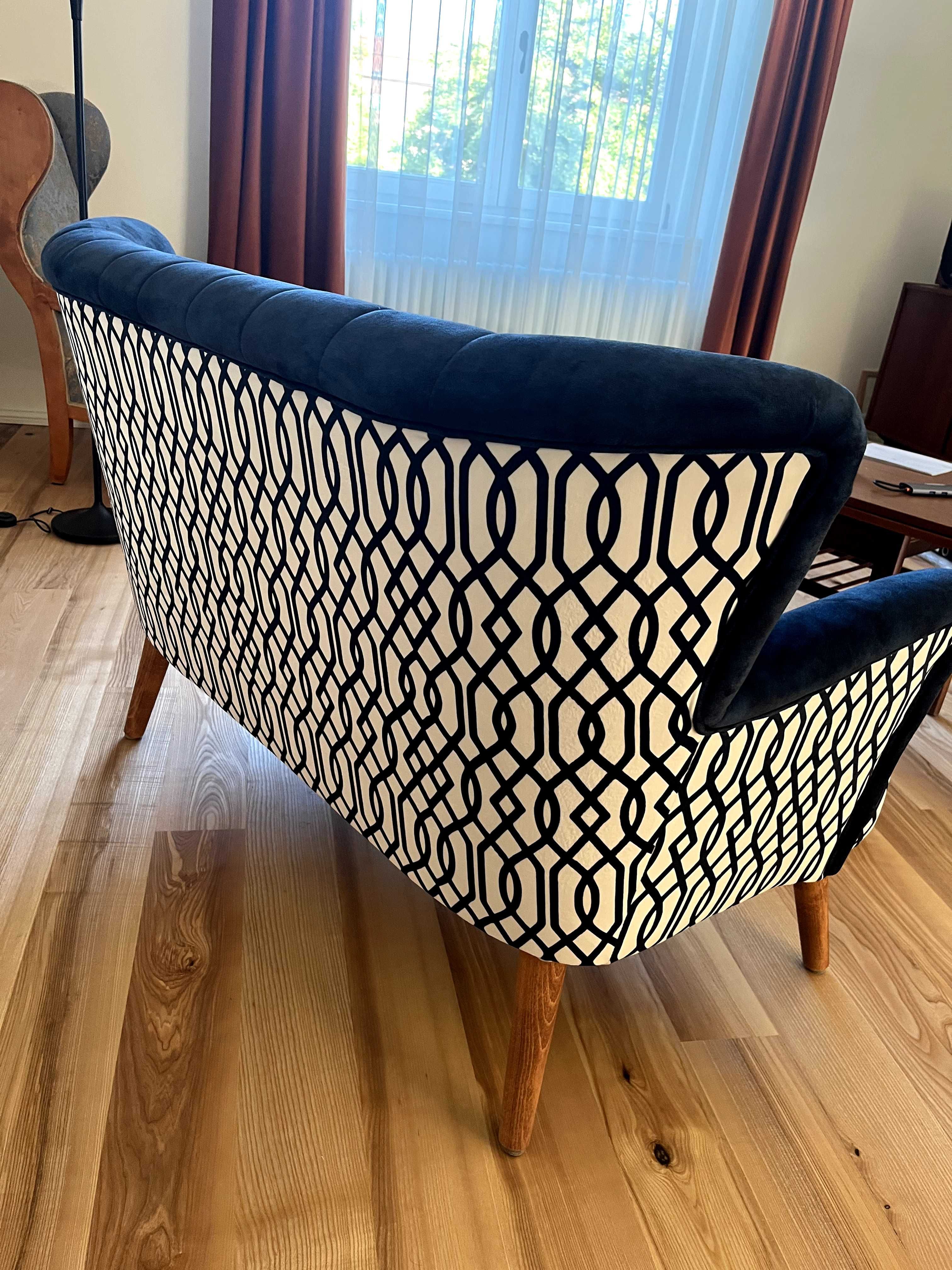 Piękna sofa 2-osobowa