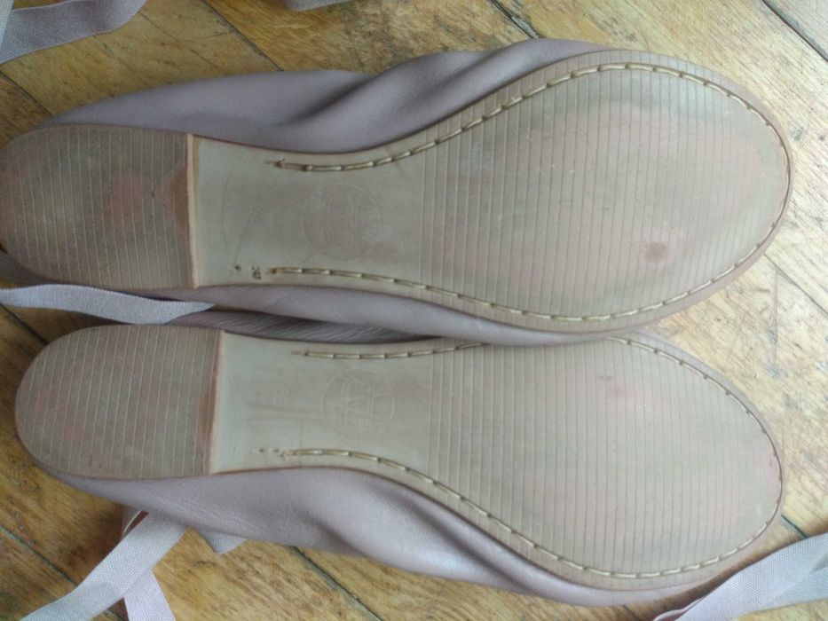 Baleriny, baletki skórzane z tasiemkami Massimo Dutti rozmiar 33