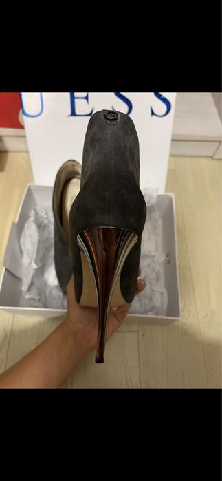 Оригінальні туфлі Guess