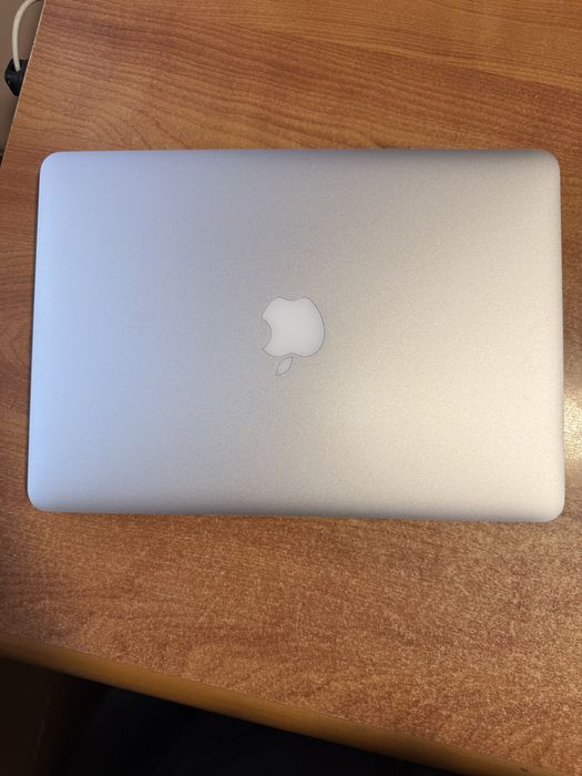 MacBook Pro (Retina, 13”, Early 2015) — i5 2.7 GHz 8GB Intel Iris