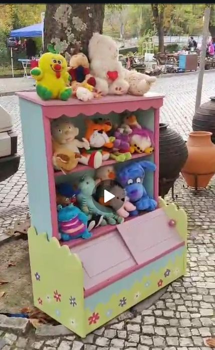 Armario criança.  Oferta até 10 peluches á escolha