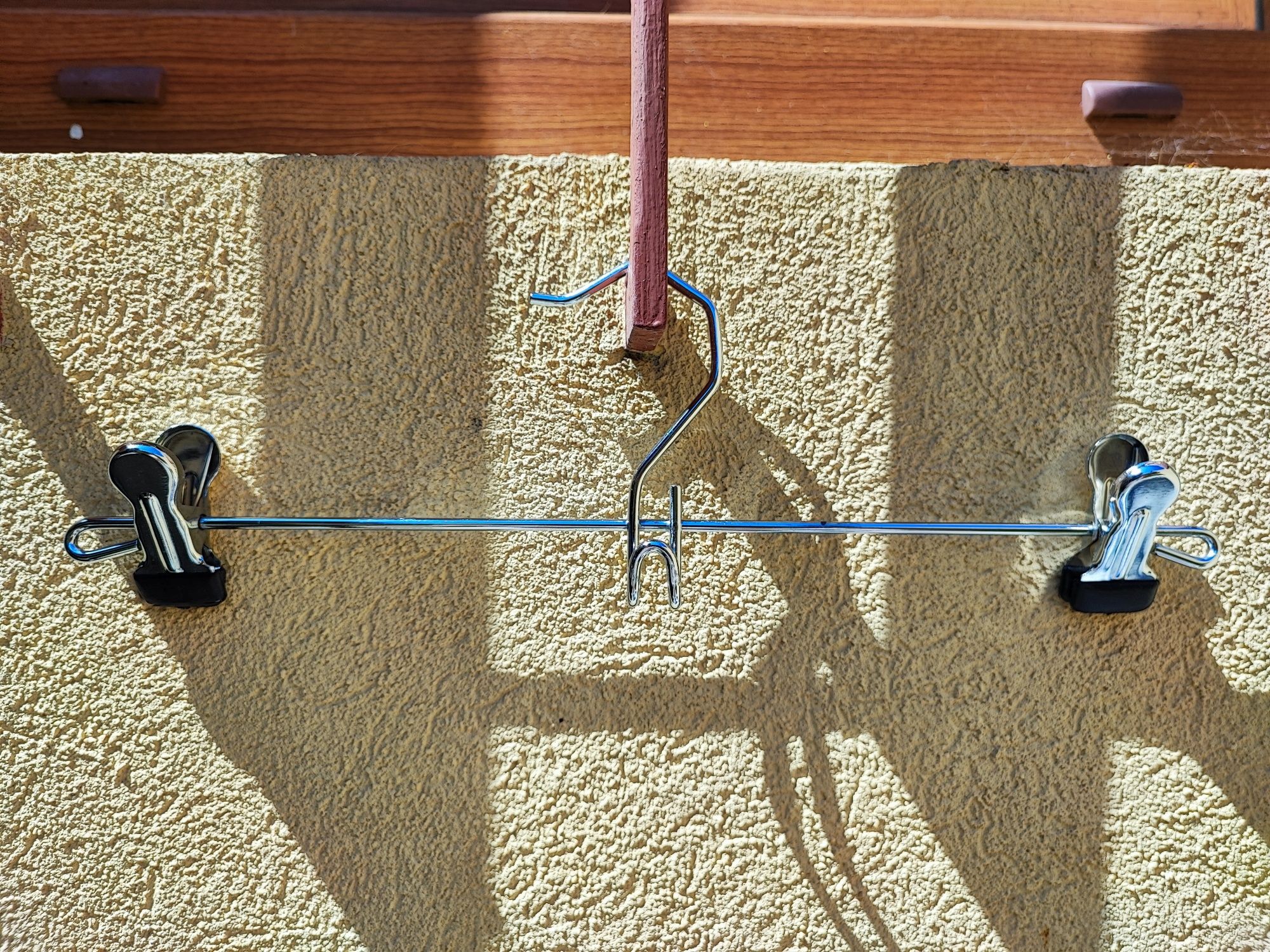 Cabides em metal para saias ou calças