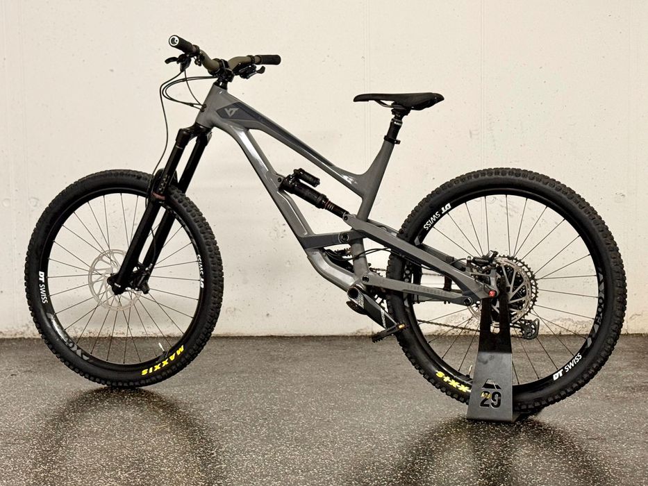 YT Capra 2019  L 27,5 RS Lyrik Super Deluxe DT Swiss Idealny Stan !