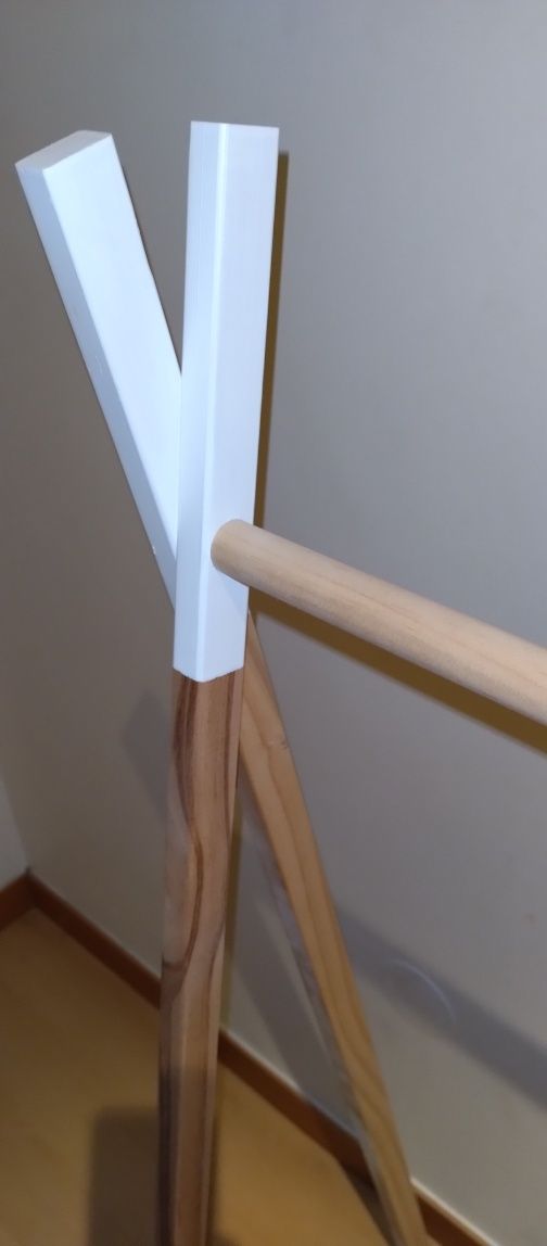 Charriot / Cabide para quarto de criança