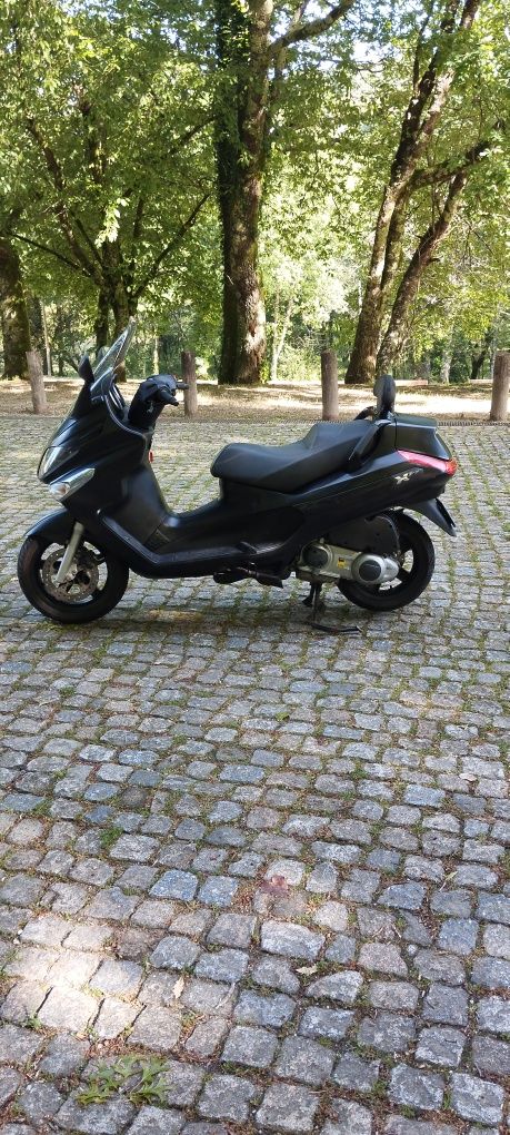 Maxi scooter Piaggio Xevo 125