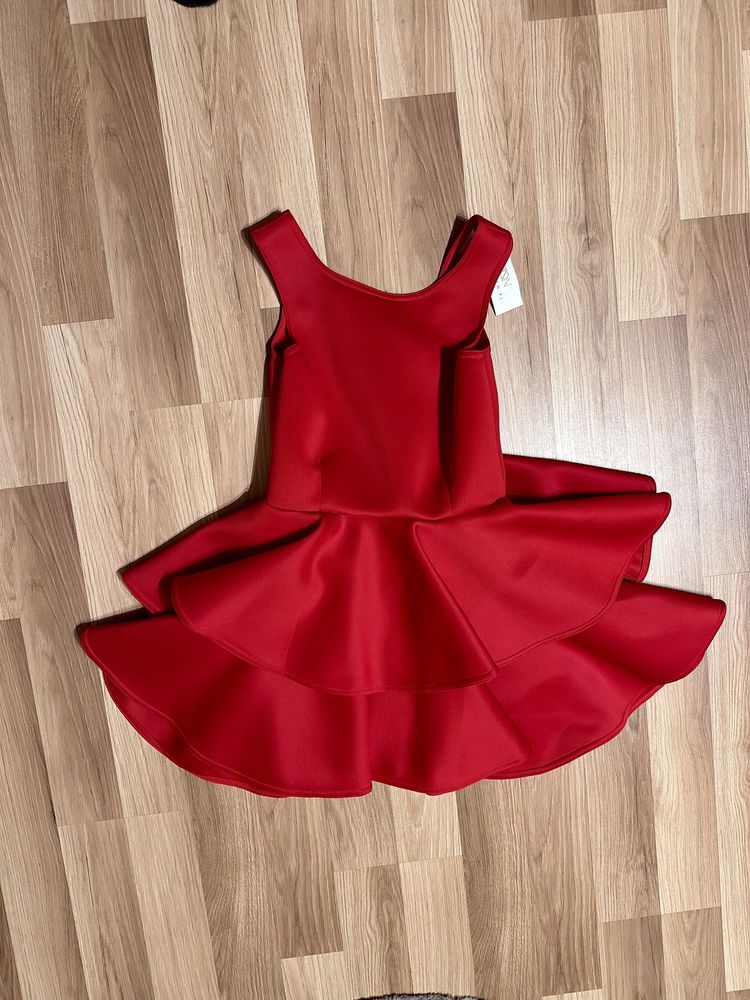 Nowa piankowa czerwona sukienka rozmiar S