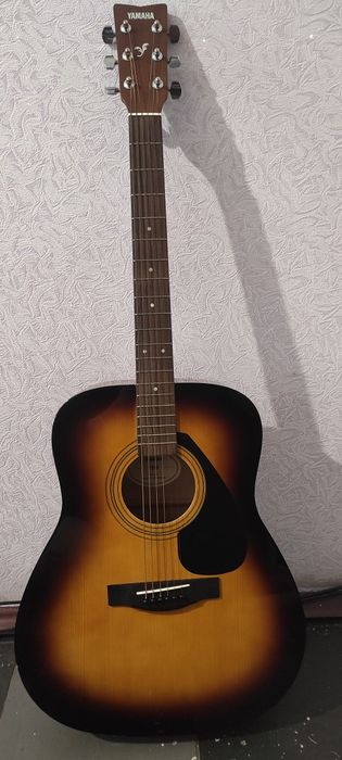 Акустическая гитара