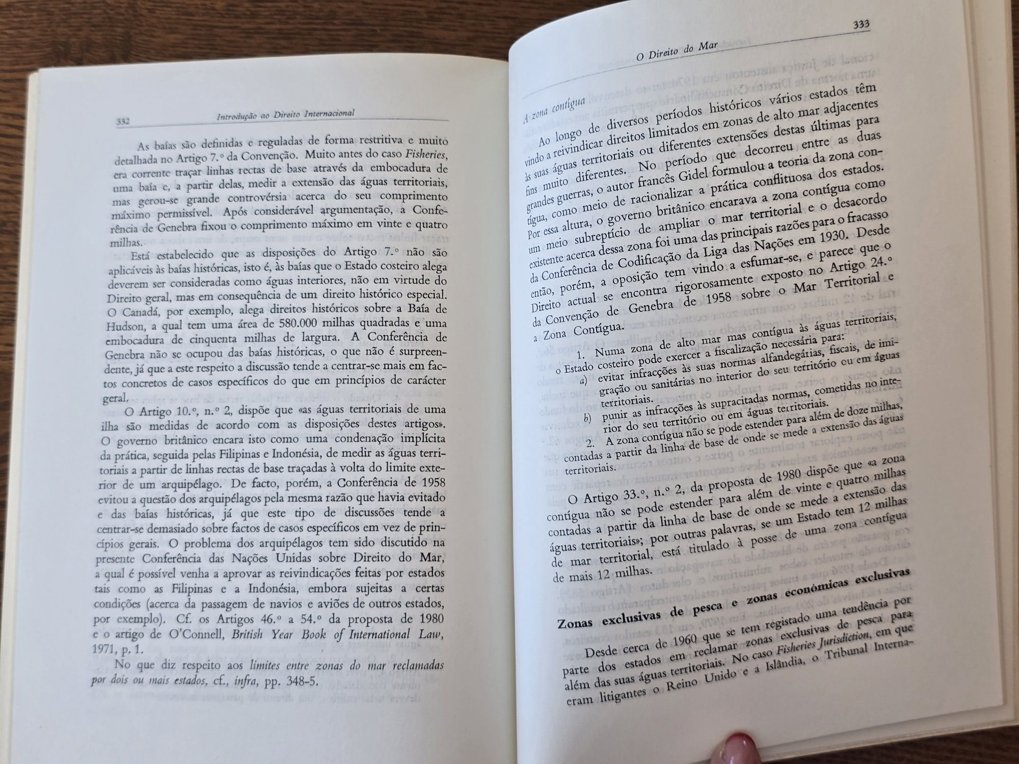 Livros jurídicos / Direito / 1 = 5€ / 10 = 40€