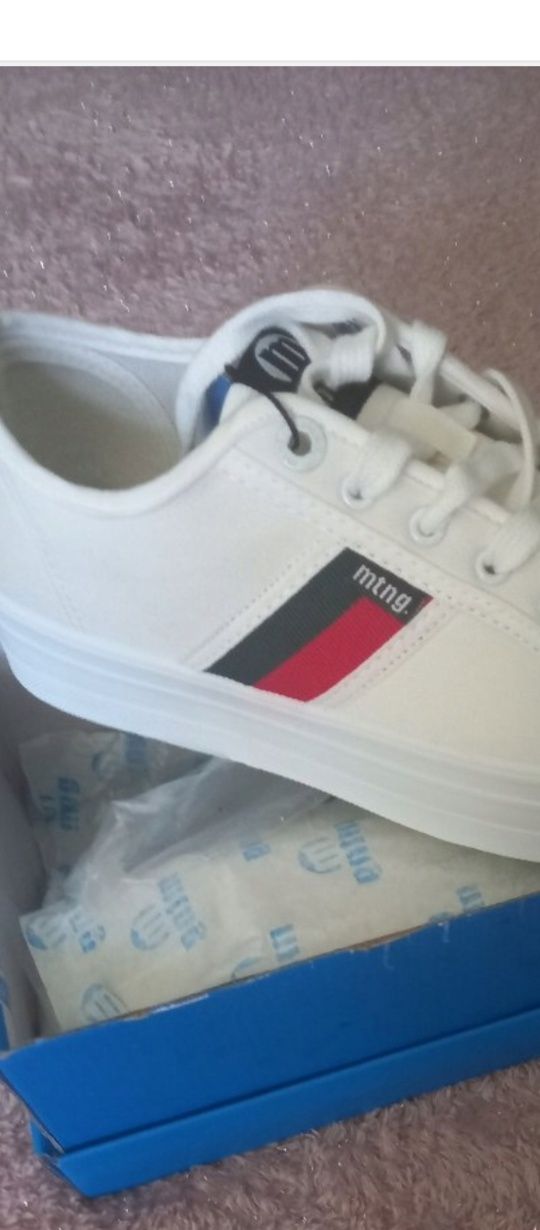 Buty nowe mustang