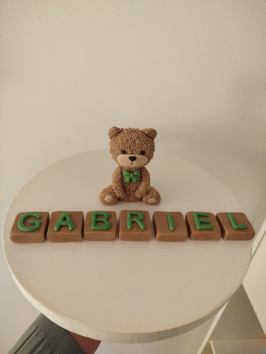 Figurka miś na tort z kostkami