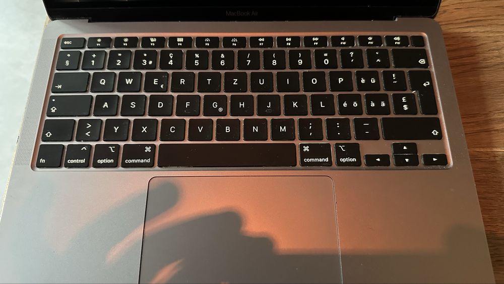 MacBook Air 13” 2020 i5 / 16GB RAM / SSD / Niemiecka klawiatura