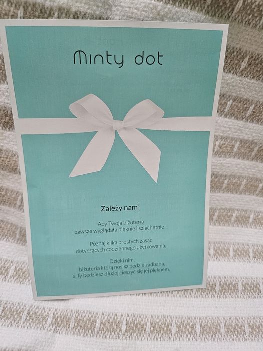 Minty dot bransoletka z żywicy kolor jasny szary, light grey. 
Nowa z