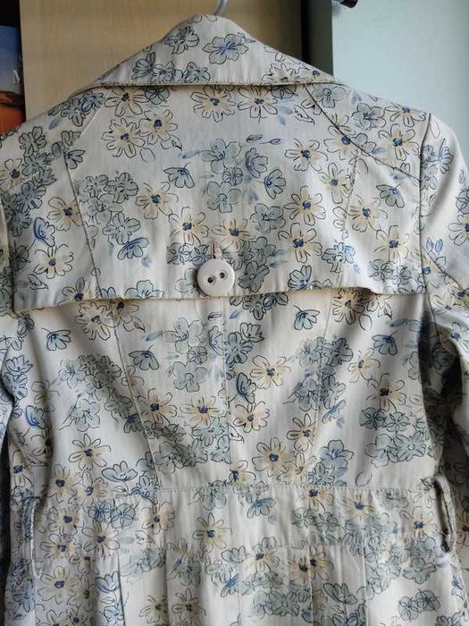 Płaszcz trencz wiosenny w kwiaty cropp, S, 36, bawełniany beżowy