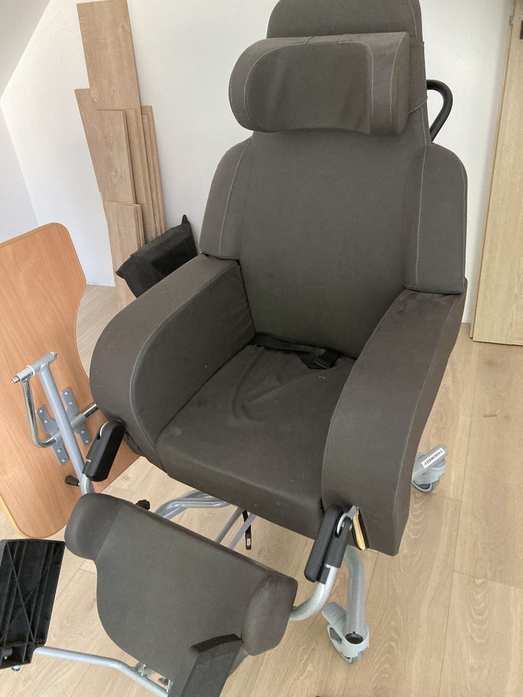Fotel inwalidzki, wózek pielęgnacyjny Altitude Vermeiren