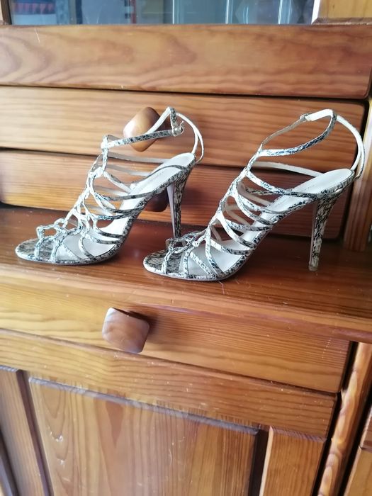 Sandálias de salto alto da Glória Ortiz