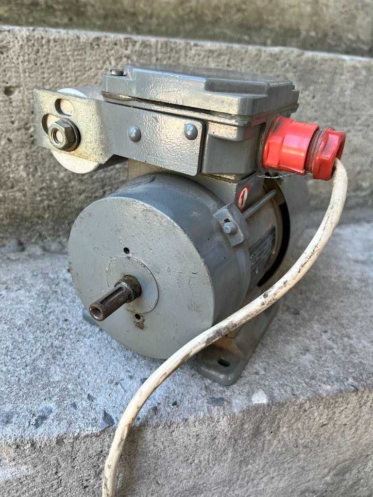 Silnik elektryczny 0,09kW, 220 V, 50 Hz, 1400 obr/min