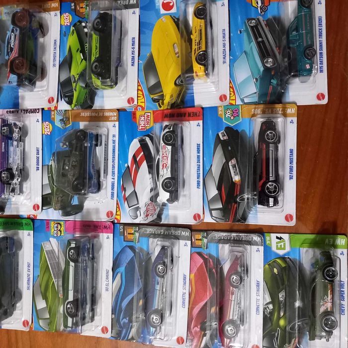 HotWheels vários modelos NOVOS com 20% de desconto