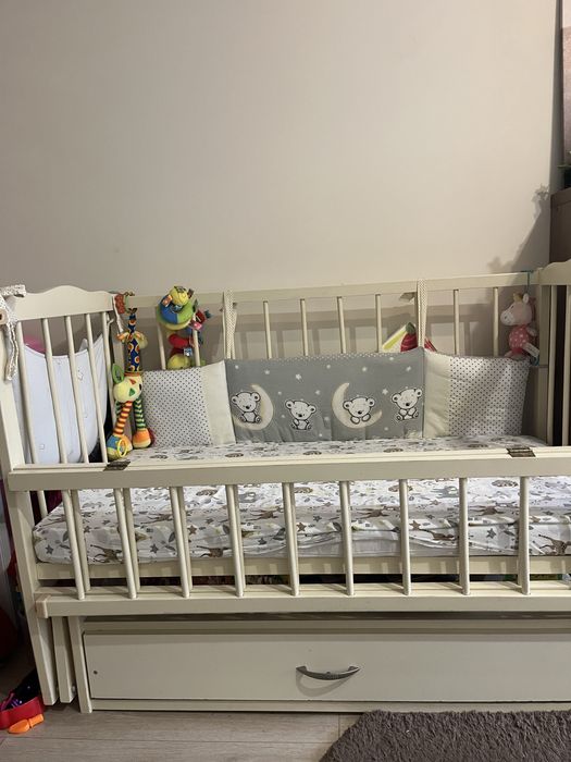 Дитяче ліжечко з матрасом