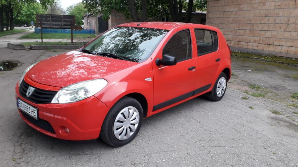 Продам Dacia Sandero 1.2 в отличном состоянии