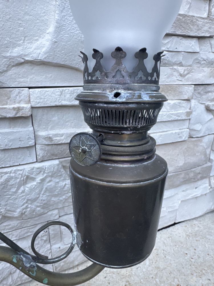 Bardzo stara lampa naftowa z mosiądzu