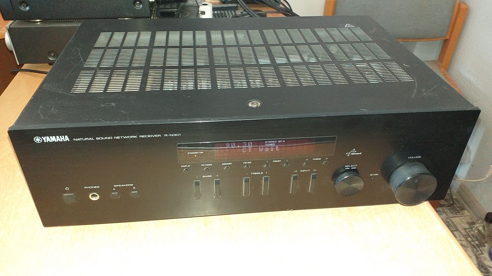 Amplituner stereo Yamaha R-N301