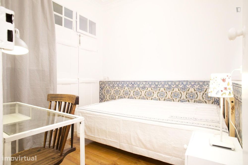 56383 - Quarto com cama de casal em apartamento...