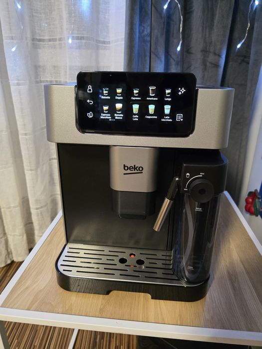 Ekspres do kawy Beko CaffeExperto CEG 7348x czarno srebrny